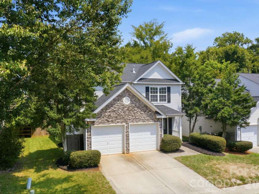 10404 Haddington Drive, Charlotte, NC 28269.  MLS# CAR4412907, YatesRealty ID 43660. 