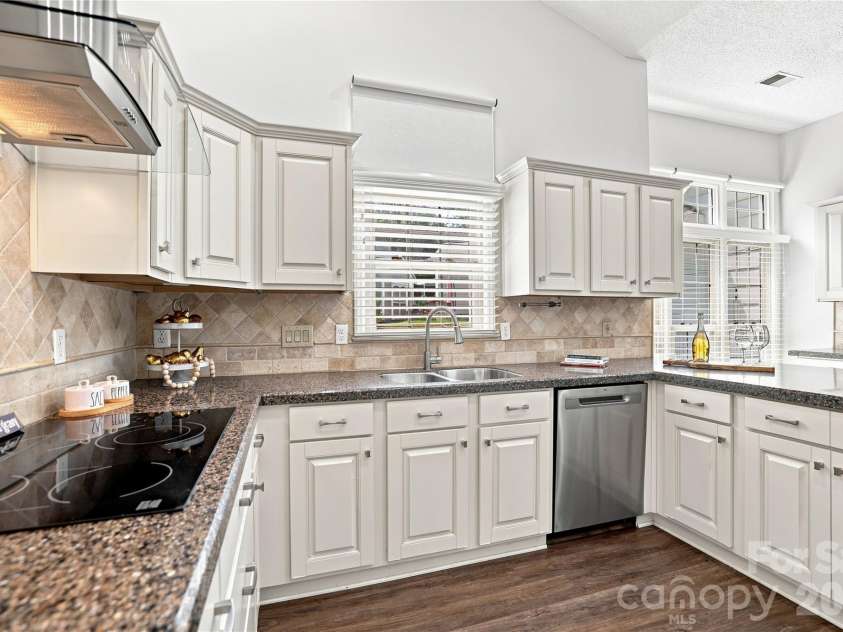 9101 Orchard Lane, Charlotte, NC 28210.  MLS# CAR4409670, YatesRealty ID 43667. 