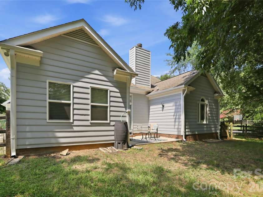 9101 Orchard Lane, Charlotte, NC 28210.  MLS# CAR4409670, YatesRealty ID 43667. 
