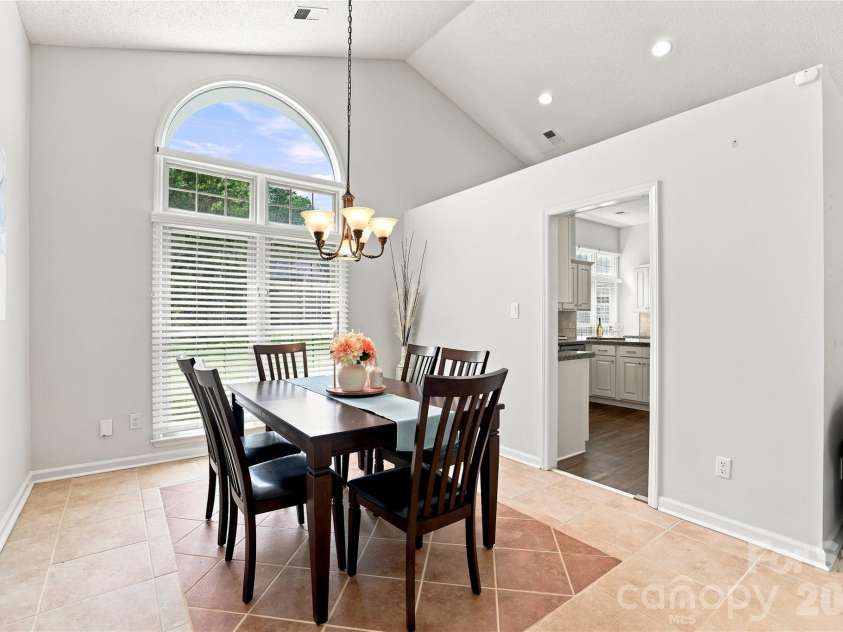 9101 Orchard Lane, Charlotte, NC 28210.  MLS# CAR4409670, YatesRealty ID 43667. Full dining Room