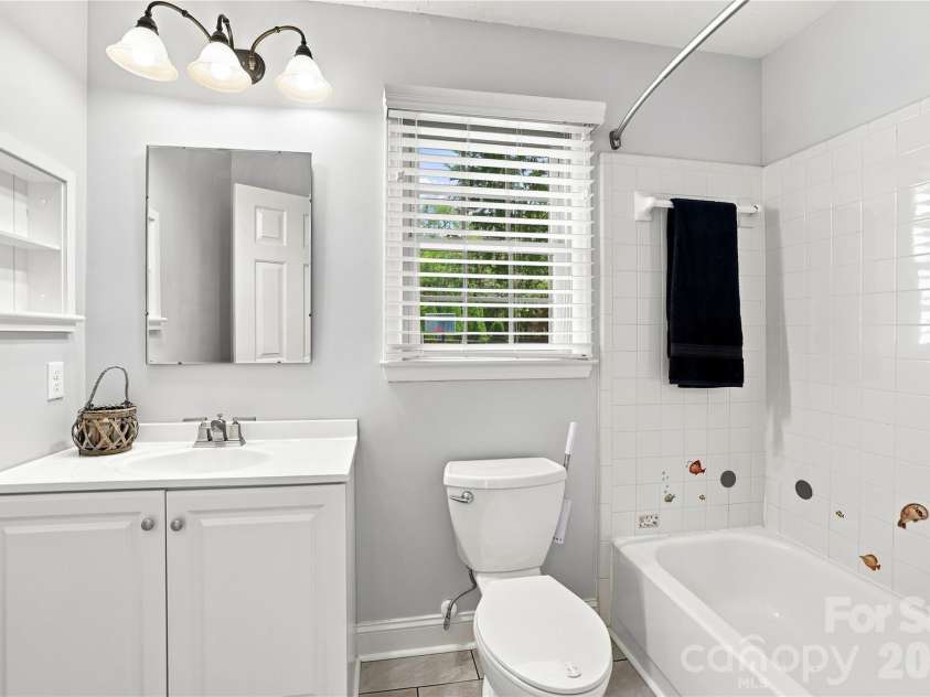 9101 Orchard Lane, Charlotte, NC 28210.  MLS# CAR4409670, YatesRealty ID 43667. Secondary Bath