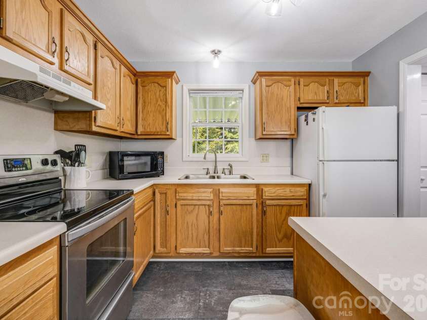 303 Hunter Street, Burnsville, NC 28714.  MLS# CAR4413835, YatesRealty ID 43668. 