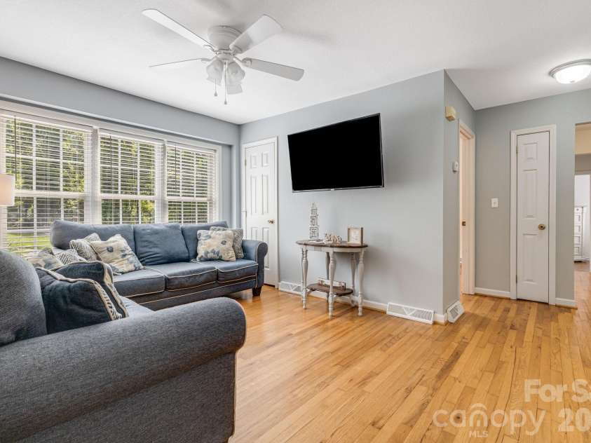 303 Hunter Street, Burnsville, NC 28714.  MLS# CAR4413835, YatesRealty ID 43668. 