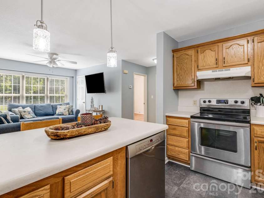 303 Hunter Street, Burnsville, NC 28714.  MLS# CAR4413835, YatesRealty ID 43668. 