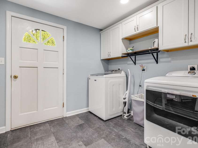 303 Hunter Street, Burnsville, NC 28714.  MLS# CAR4413835, YatesRealty ID 43668. 
