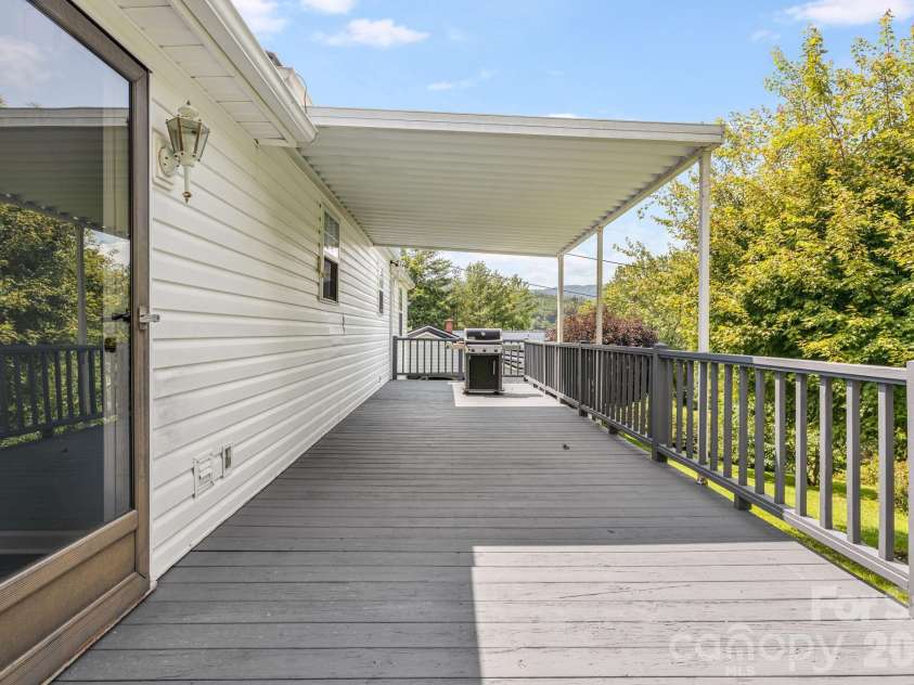 303 Hunter Street, Burnsville, NC 28714.  MLS# CAR4413835, YatesRealty ID 43668. 