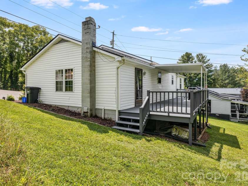 303 Hunter Street, Burnsville, NC 28714.  MLS# CAR4413835, YatesRealty ID 43668. 