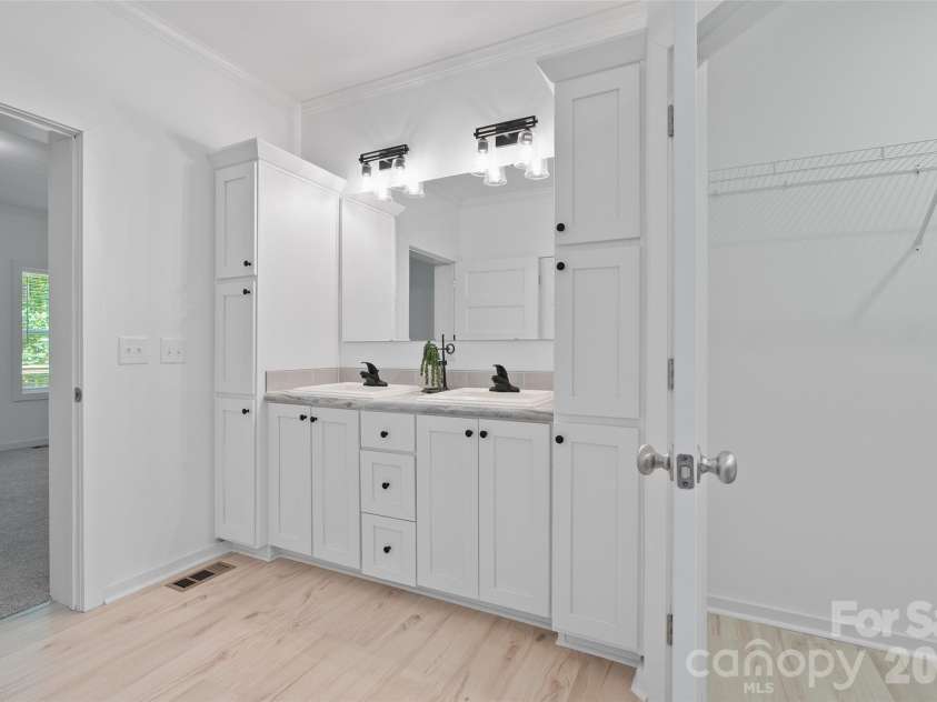 24 Green Burch Drive, Bryson City, NC 28713.  MLS# CAR4413936, YatesRealty ID 43671. 