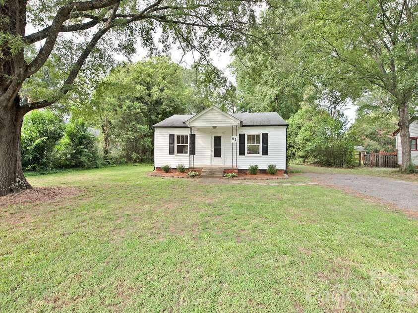 61 Pinecrest Drive, Concord, NC 28027.  MLS# CAR4413872, YatesRealty ID 43673. 