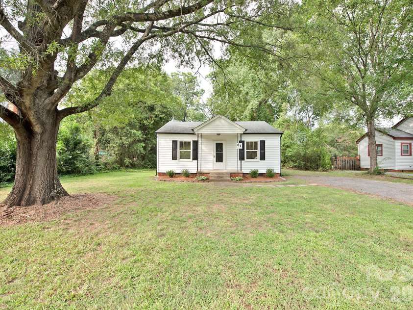 61 Pinecrest Drive, Concord, NC 28027.  MLS# CAR4413872, YatesRealty ID 43673. 