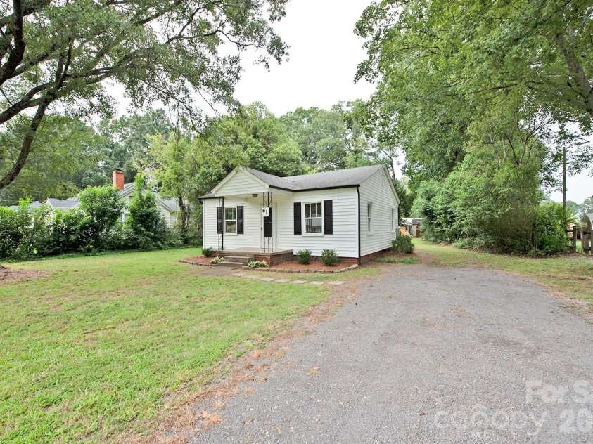 61 Pinecrest Drive, Concord, NC 28027.  MLS# CAR4413872, YatesRealty ID 43673. 