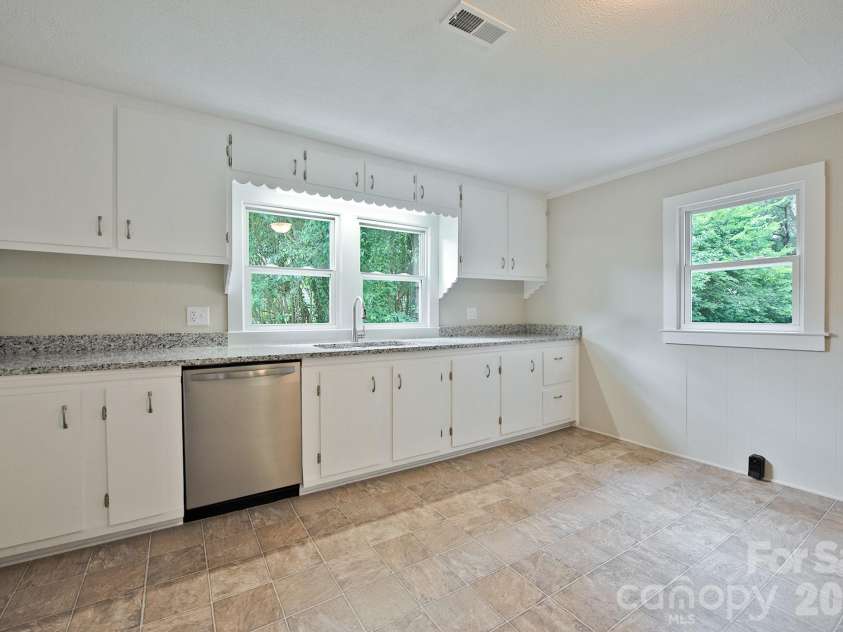 61 Pinecrest Drive, Concord, NC 28027.  MLS# CAR4413872, YatesRealty ID 43673. 