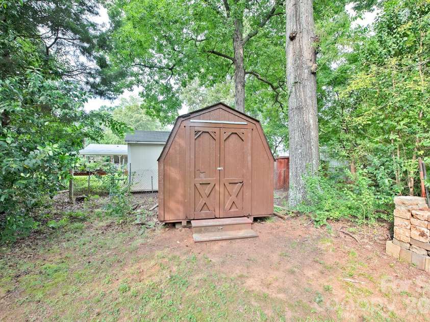 61 Pinecrest Drive, Concord, NC 28027.  MLS# CAR4413872, YatesRealty ID 43673. 