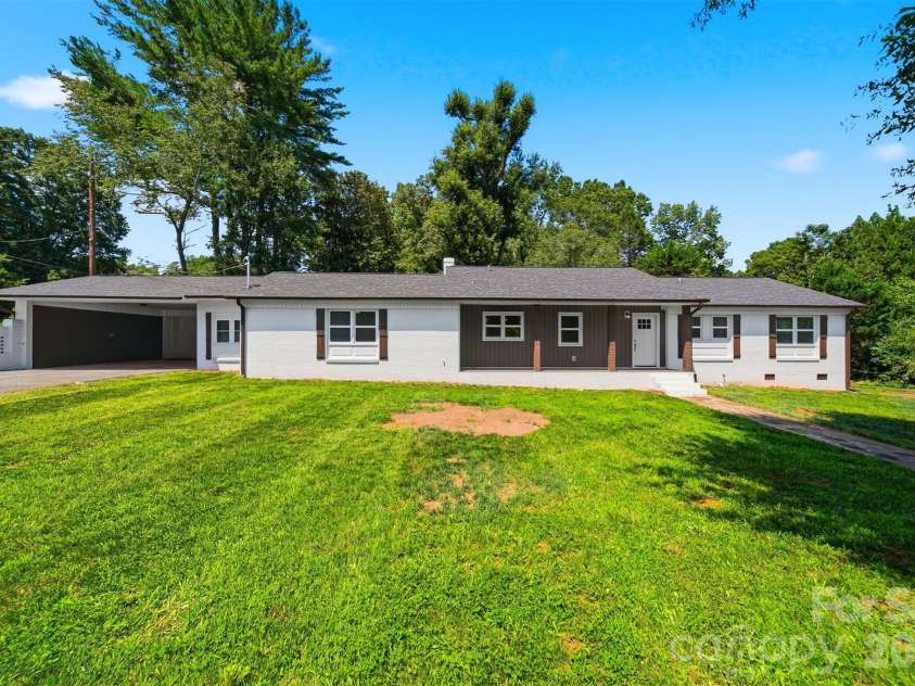 908 13th Street, Conover, NC 28613.  MLS# CAR4411974, YatesRealty ID 43674. Stunning Brick Home!