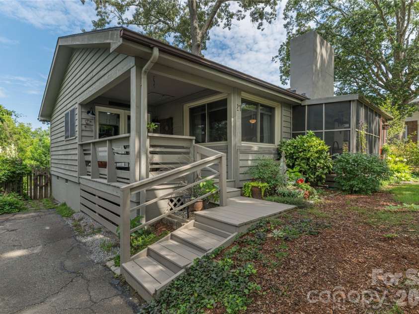 21 Lincoln Avenue, Asheville, NC 28803.  MLS# CAR4412892, YatesRealty ID 43675. 