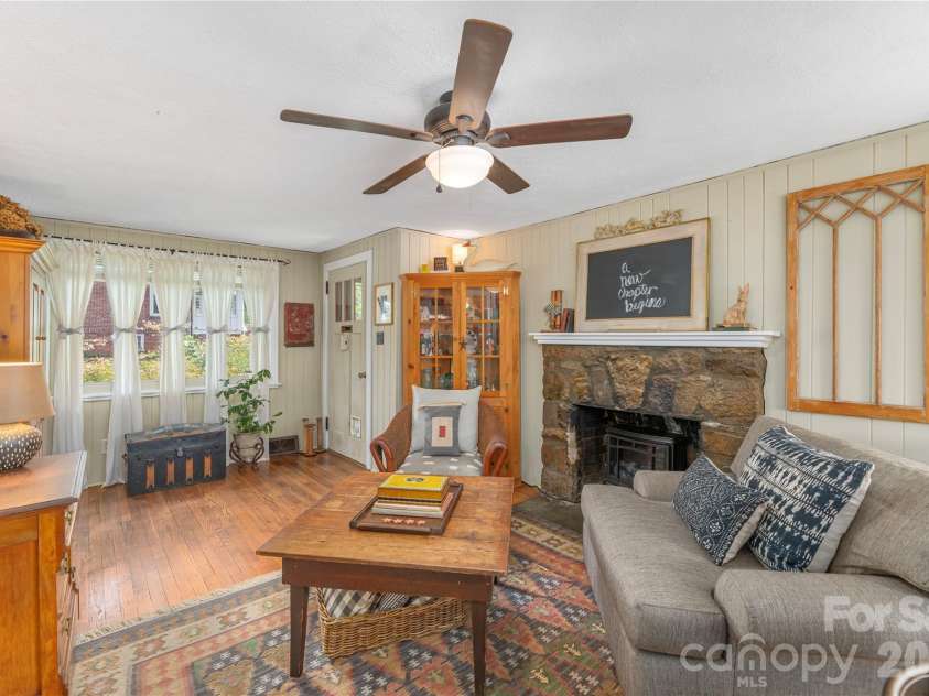 21 Lincoln Avenue, Asheville, NC 28803.  MLS# CAR4412892, YatesRealty ID 43675. 
