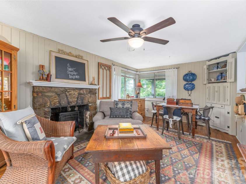 21 Lincoln Avenue, Asheville, NC 28803.  MLS# CAR4412892, YatesRealty ID 43675. 