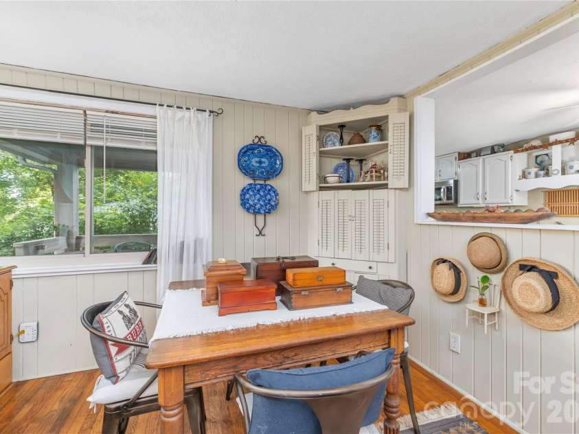 21 Lincoln Avenue, Asheville, NC 28803.  MLS# CAR4412892, YatesRealty ID 43675. 