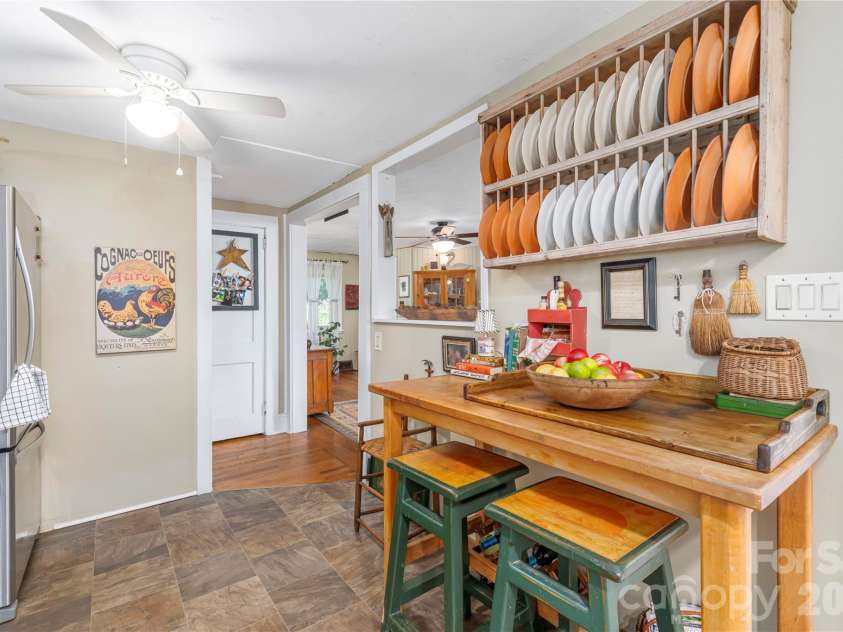 21 Lincoln Avenue, Asheville, NC 28803.  MLS# CAR4412892, YatesRealty ID 43675. 