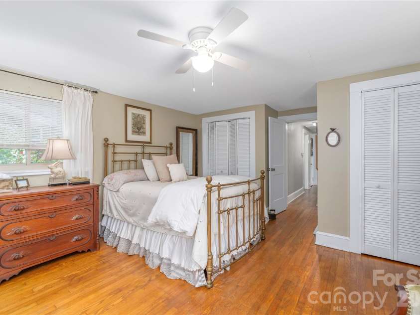 21 Lincoln Avenue, Asheville, NC 28803.  MLS# CAR4412892, YatesRealty ID 43675. 