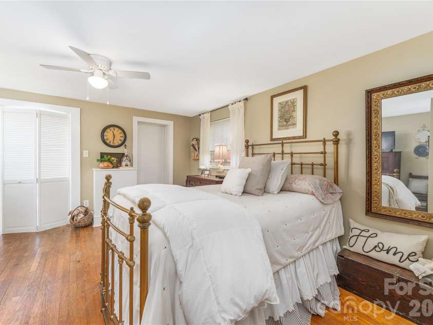 21 Lincoln Avenue, Asheville, NC 28803.  MLS# CAR4412892, YatesRealty ID 43675. 