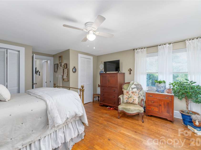 21 Lincoln Avenue, Asheville, NC 28803.  MLS# CAR4412892, YatesRealty ID 43675. 