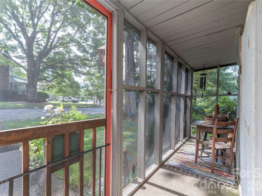 21 Lincoln Avenue, Asheville, NC 28803.  MLS# CAR4412892, YatesRealty ID 43675. 