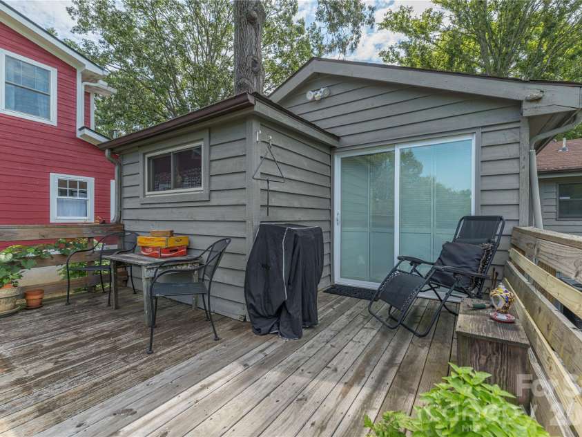 21 Lincoln Avenue, Asheville, NC 28803.  MLS# CAR4412892, YatesRealty ID 43675. 