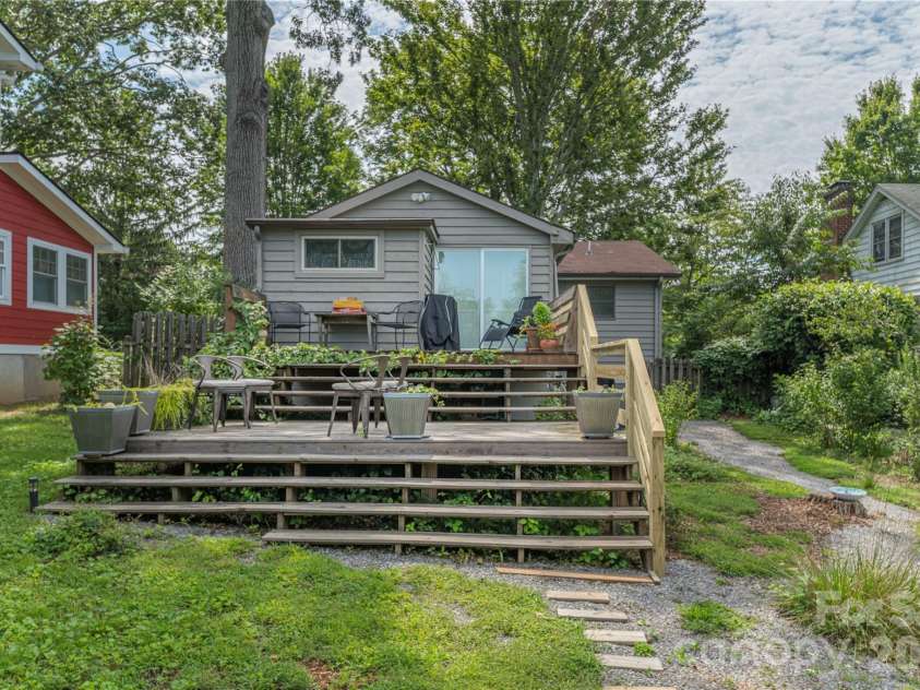 21 Lincoln Avenue, Asheville, NC 28803.  MLS# CAR4412892, YatesRealty ID 43675. 