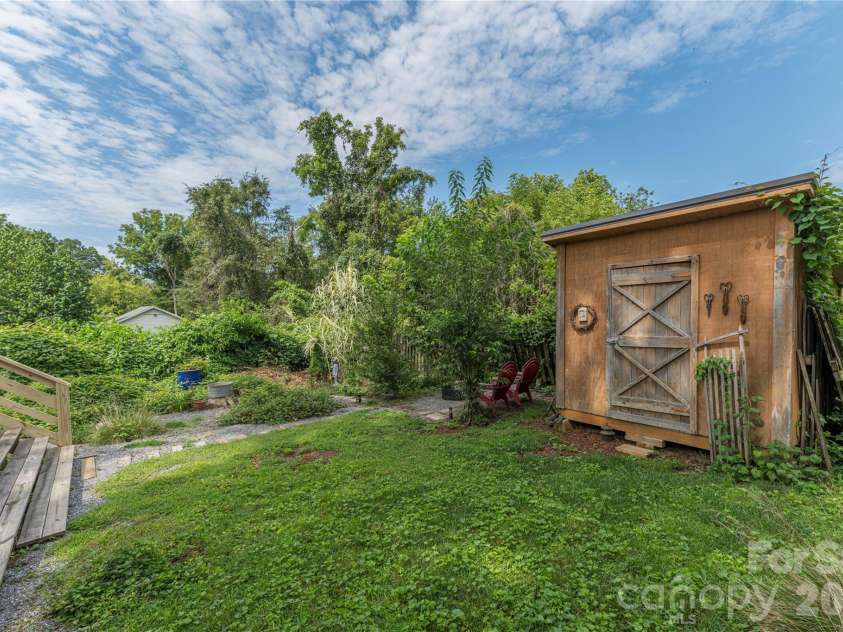 21 Lincoln Avenue, Asheville, NC 28803.  MLS# CAR4412892, YatesRealty ID 43675. 