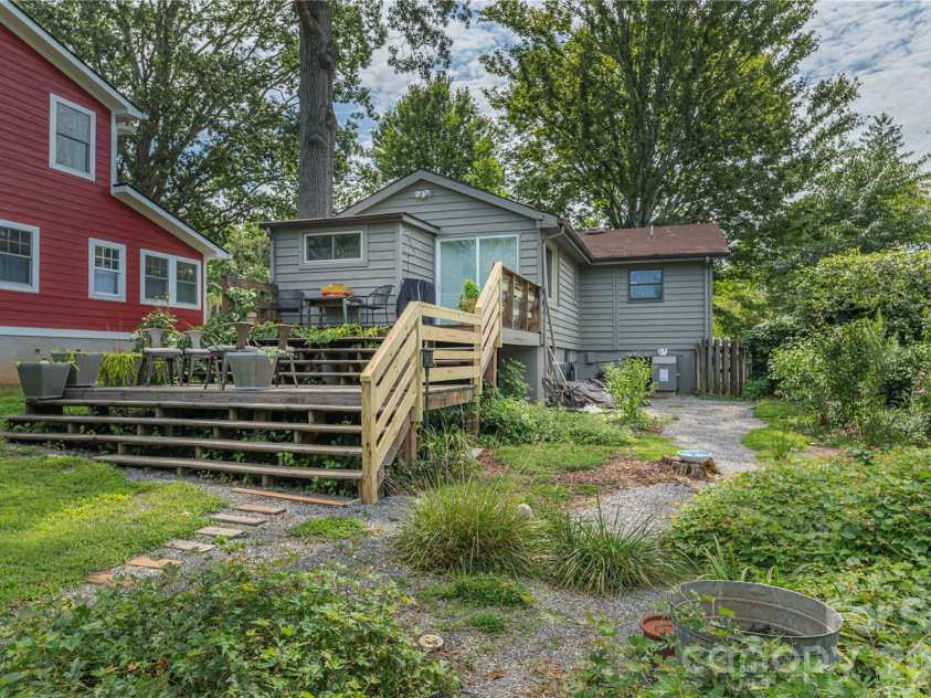 21 Lincoln Avenue, Asheville, NC 28803.  MLS# CAR4412892, YatesRealty ID 43675. 