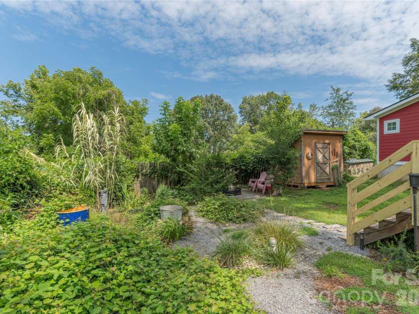 21 Lincoln Avenue, Asheville, NC 28803.  MLS# CAR4412892, YatesRealty ID 43675. 