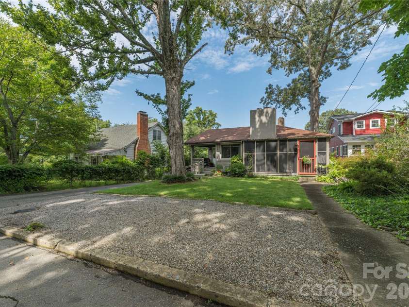 21 Lincoln Avenue, Asheville, NC 28803.  MLS# CAR4412892, YatesRealty ID 43675. 