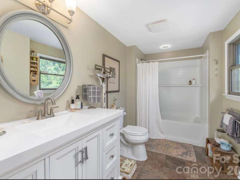 21 Lincoln Avenue, Asheville, NC 28803.  MLS# CAR4412892, YatesRealty ID 43675. 