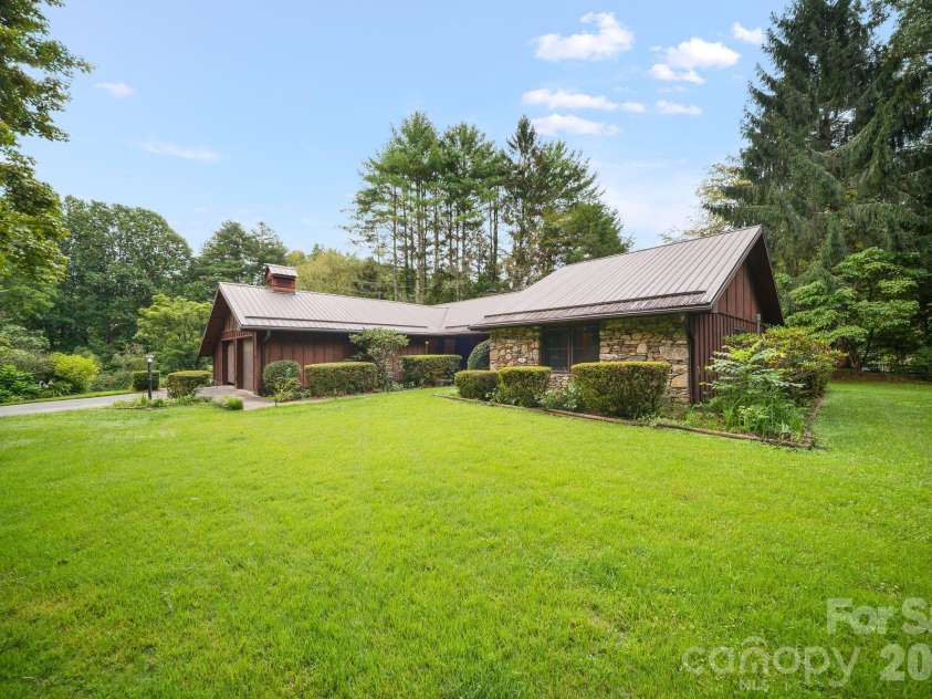 140 Redwood Street, Brevard, NC 28712.  MLS# CAR4412923, YatesRealty ID 43679. 