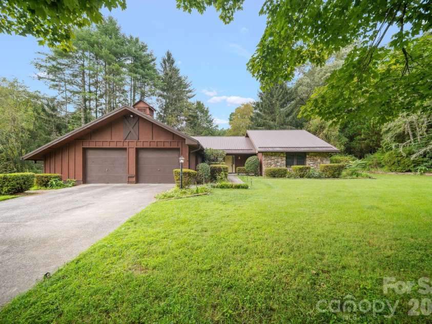 140 Redwood Street, Brevard, NC 28712.  MLS# CAR4412923, YatesRealty ID 43679. 