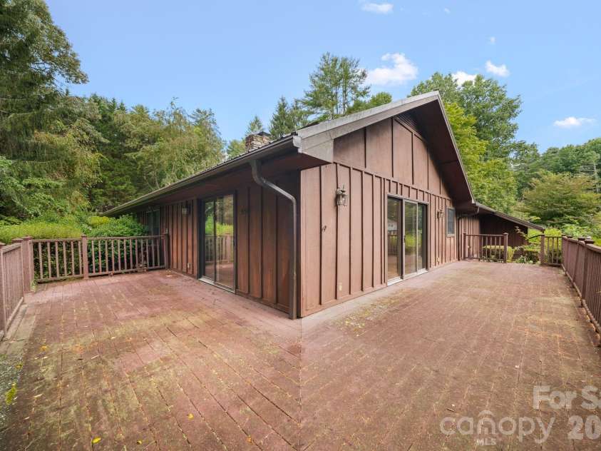 140 Redwood Street, Brevard, NC 28712.  MLS# CAR4412923, YatesRealty ID 43679. 