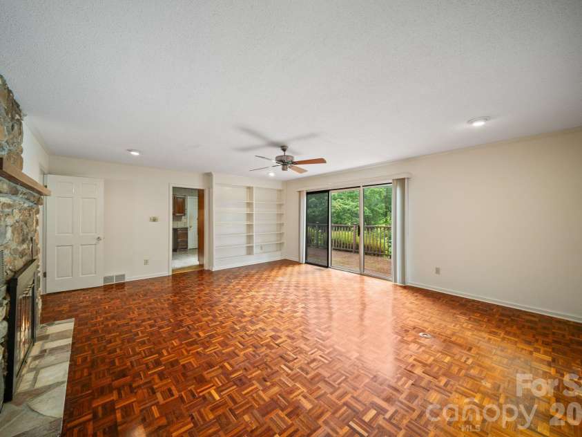 140 Redwood Street, Brevard, NC 28712.  MLS# CAR4412923, YatesRealty ID 43679. 