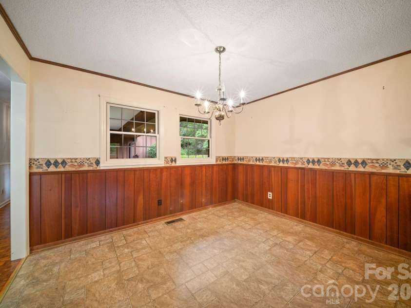 140 Redwood Street, Brevard, NC 28712.  MLS# CAR4412923, YatesRealty ID 43679. 