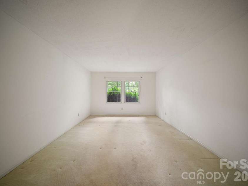 140 Redwood Street, Brevard, NC 28712.  MLS# CAR4412923, YatesRealty ID 43679. 
