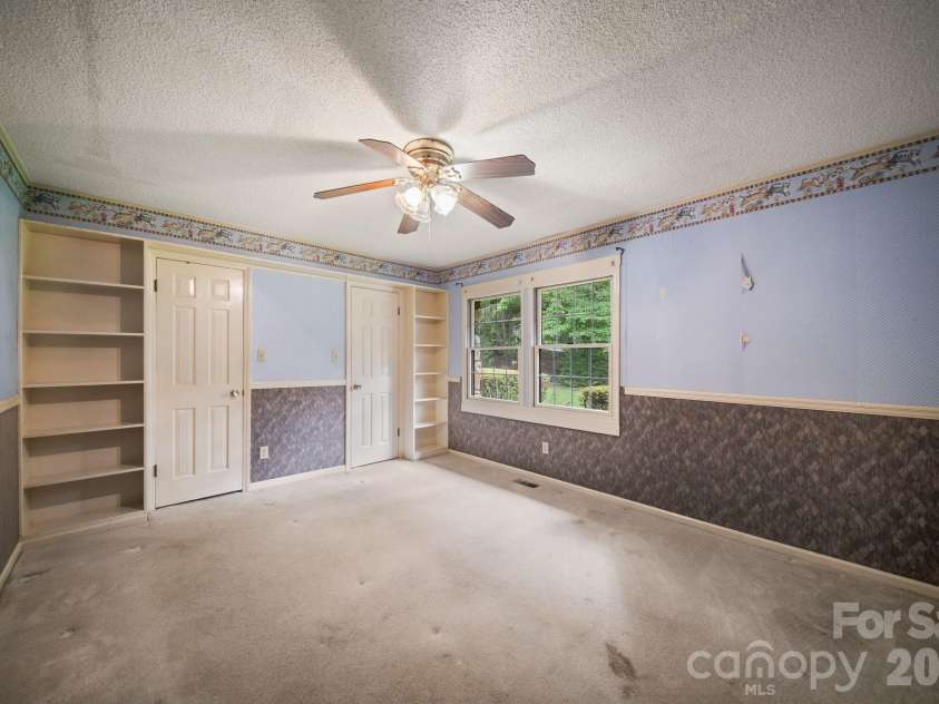 140 Redwood Street, Brevard, NC 28712.  MLS# CAR4412923, YatesRealty ID 43679. 