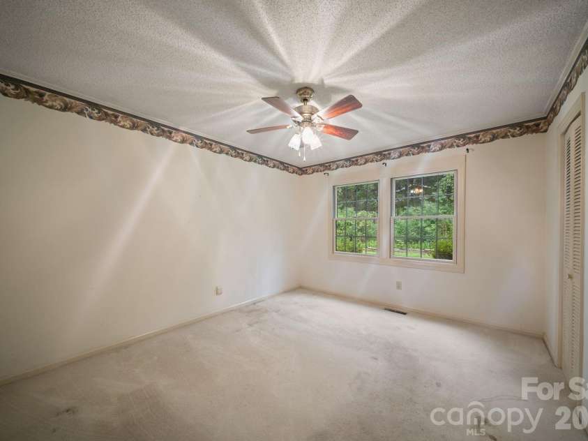 140 Redwood Street, Brevard, NC 28712.  MLS# CAR4412923, YatesRealty ID 43679. 