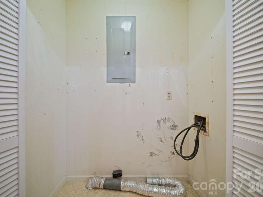 140 Redwood Street, Brevard, NC 28712.  MLS# CAR4412923, YatesRealty ID 43679. 