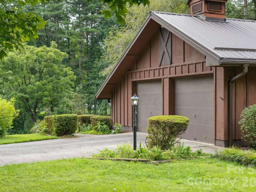 140 Redwood Street, Brevard, NC 28712.  MLS# CAR4412923, YatesRealty ID 43679. 