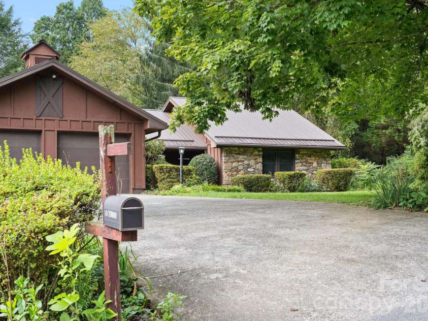 140 Redwood Street, Brevard, NC 28712.  MLS# CAR4412923, YatesRealty ID 43679. 