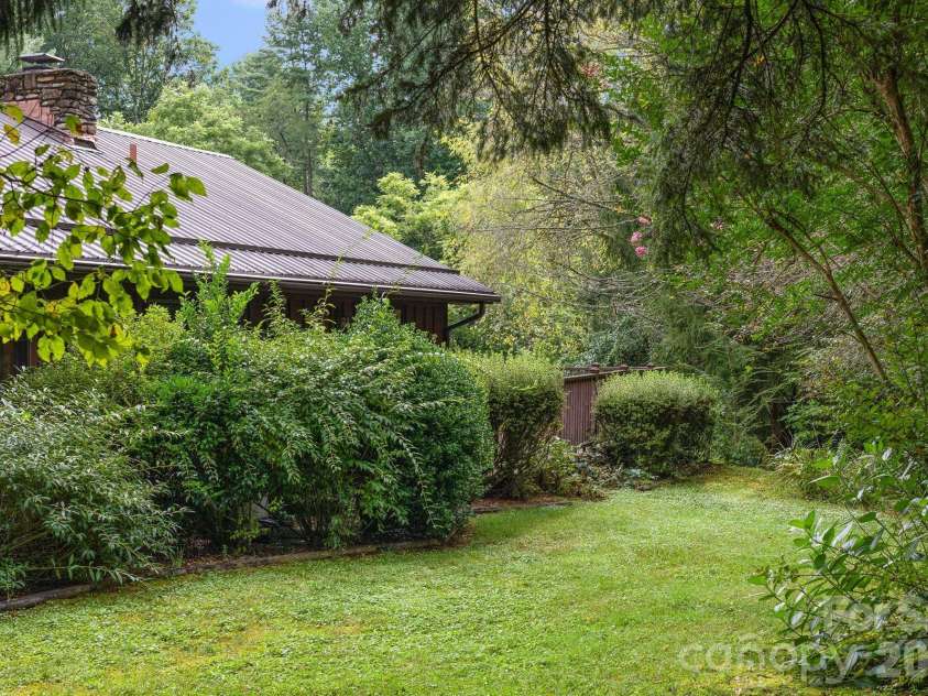 140 Redwood Street, Brevard, NC 28712.  MLS# CAR4412923, YatesRealty ID 43679. 