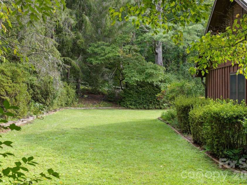 140 Redwood Street, Brevard, NC 28712.  MLS# CAR4412923, YatesRealty ID 43679. 