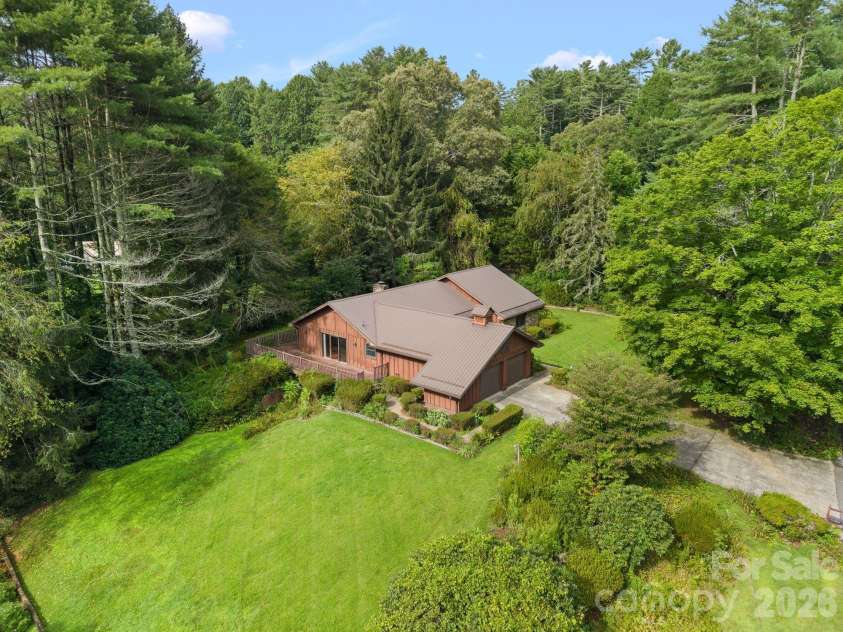 140 Redwood Street, Brevard, NC 28712.  MLS# CAR4412923, YatesRealty ID 43679. 