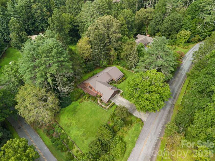140 Redwood Street, Brevard, NC 28712.  MLS# CAR4412923, YatesRealty ID 43679. 