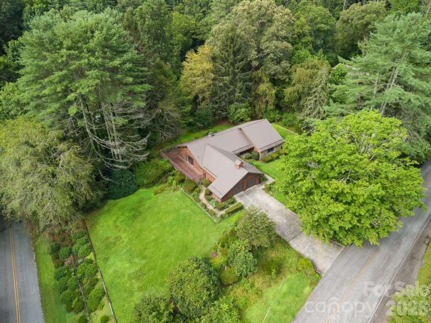 140 Redwood Street, Brevard, NC 28712.  MLS# CAR4412923, YatesRealty ID 43679. 
